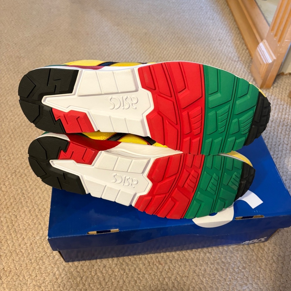 ASICS Men’s Tennis shoes - Picture 2 of 3